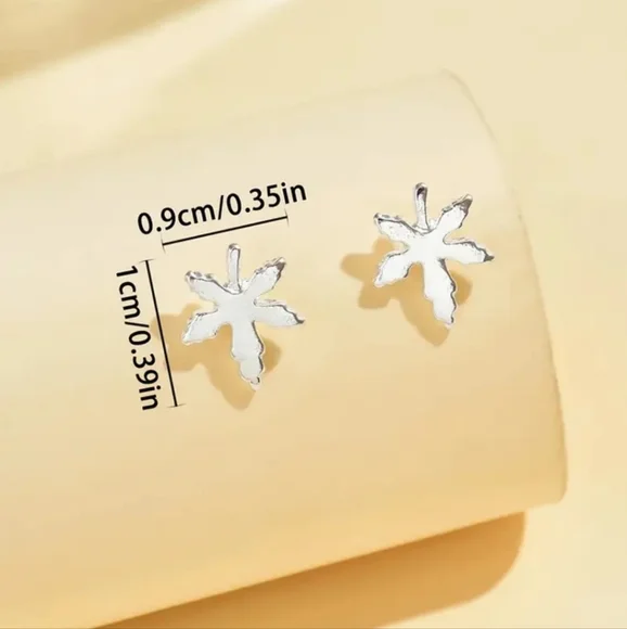 2 Pairs Of Silver 420 Weed Leaf Stainless Steel Stud Earrings 4×(OS) - Picture 2 of 9